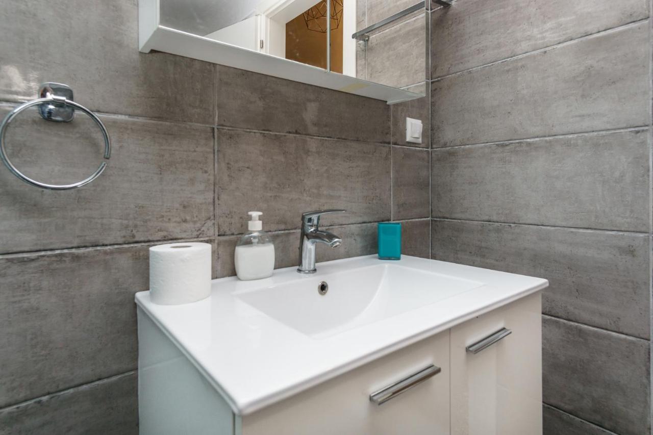 C.4 Red Rose #Colony_Central_Apartment Selanik Dış mekan fotoğraf